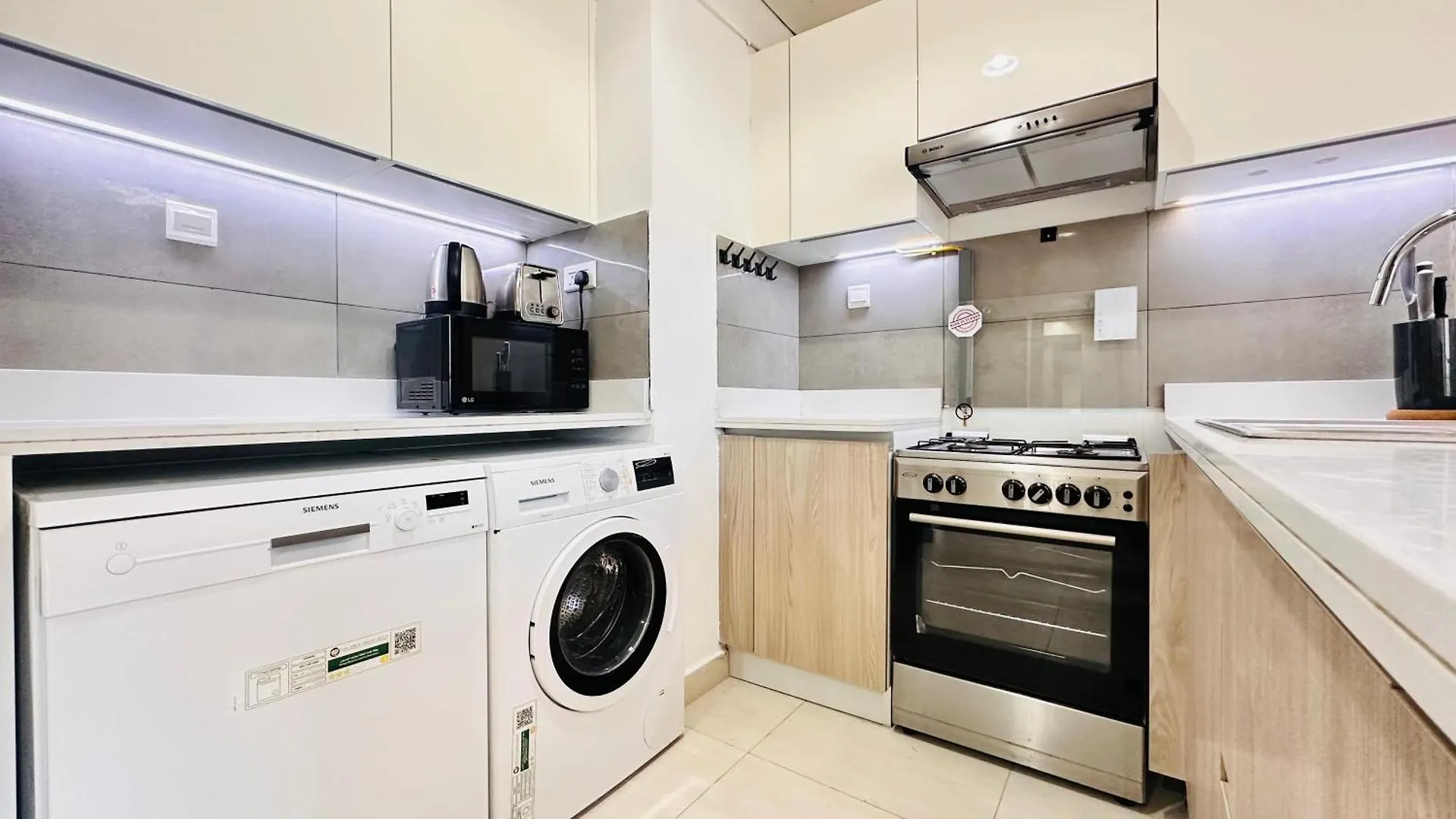 Oyo Home 1366 Standard One Bedroom Jvc Αμπού Ντάμπι Ηνωμένα Αραβικά Εμιράτα