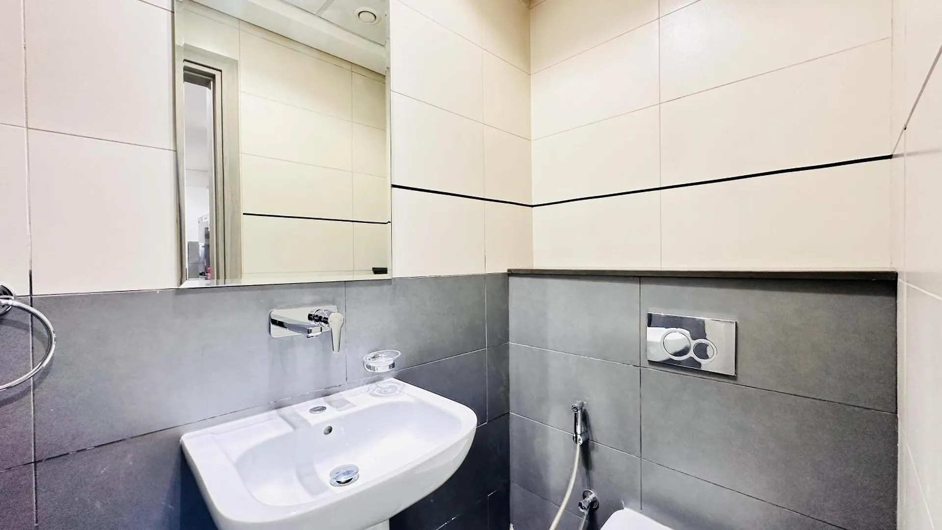 Oyo Home 1366 Standard One Bedroom Jvc Αμπού Ντάμπι